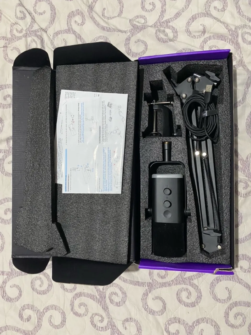 Microfone Profissional com Braço Articulado - Novo!