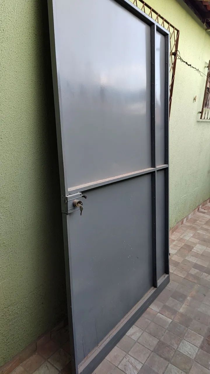 Porta de aço para segurança residencial
