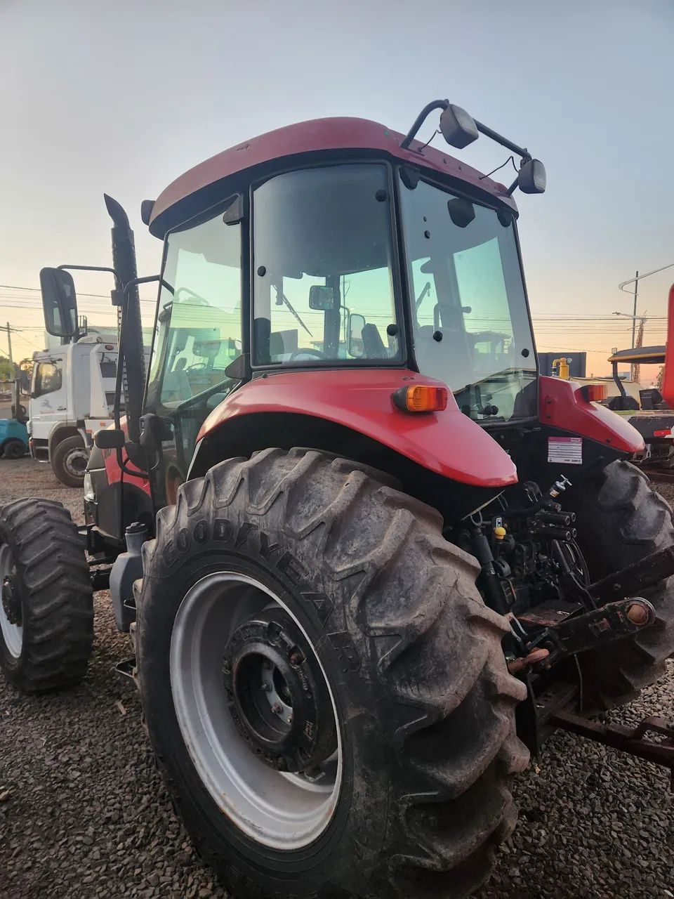 Trator Case Farmall 80 - Potência e Eficiência! - Foto 4