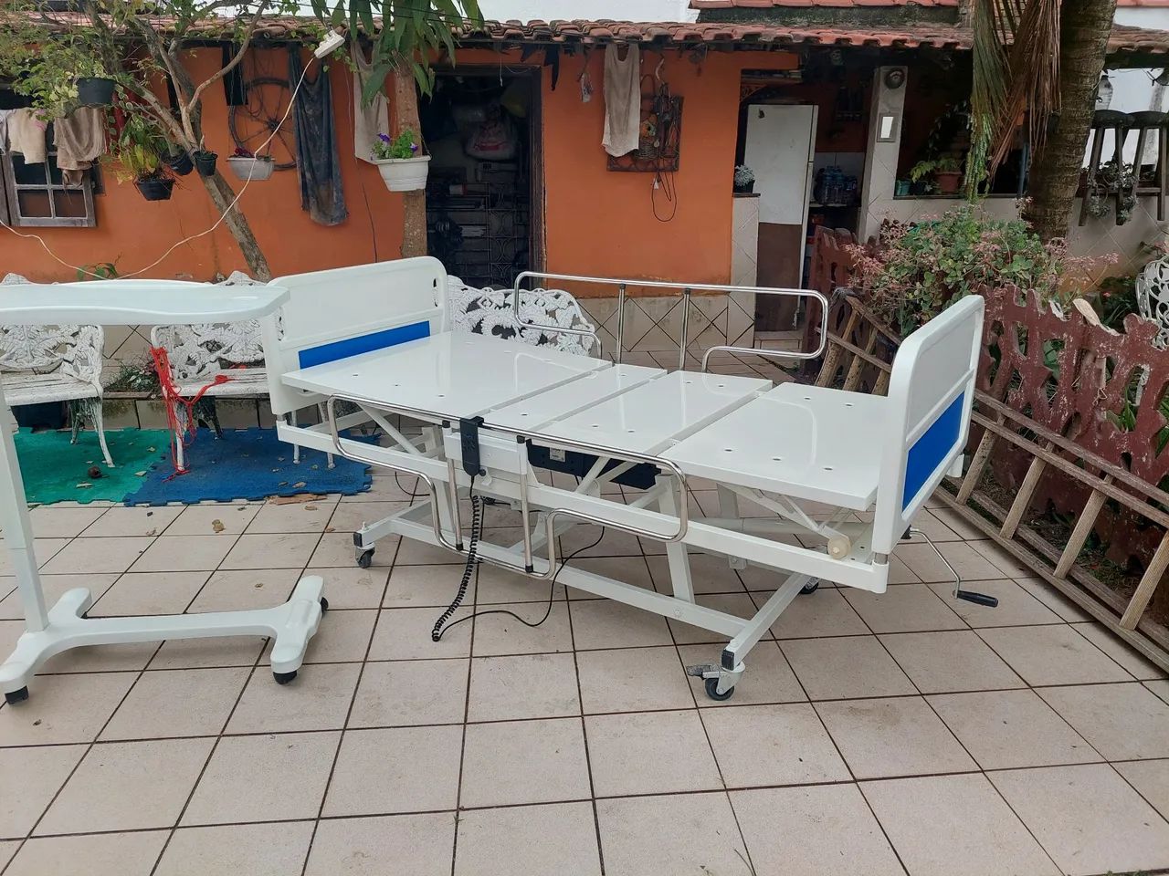 Cama hospitalar elétrica com elevação de altura.  - Foto 2