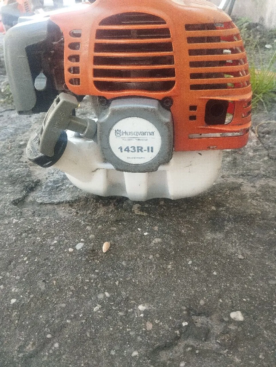 Roçadeira Husqvarna 143R-II