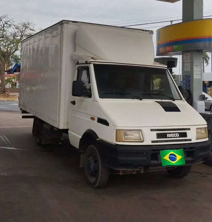 Fretes , mudanças, transporte em geral 
