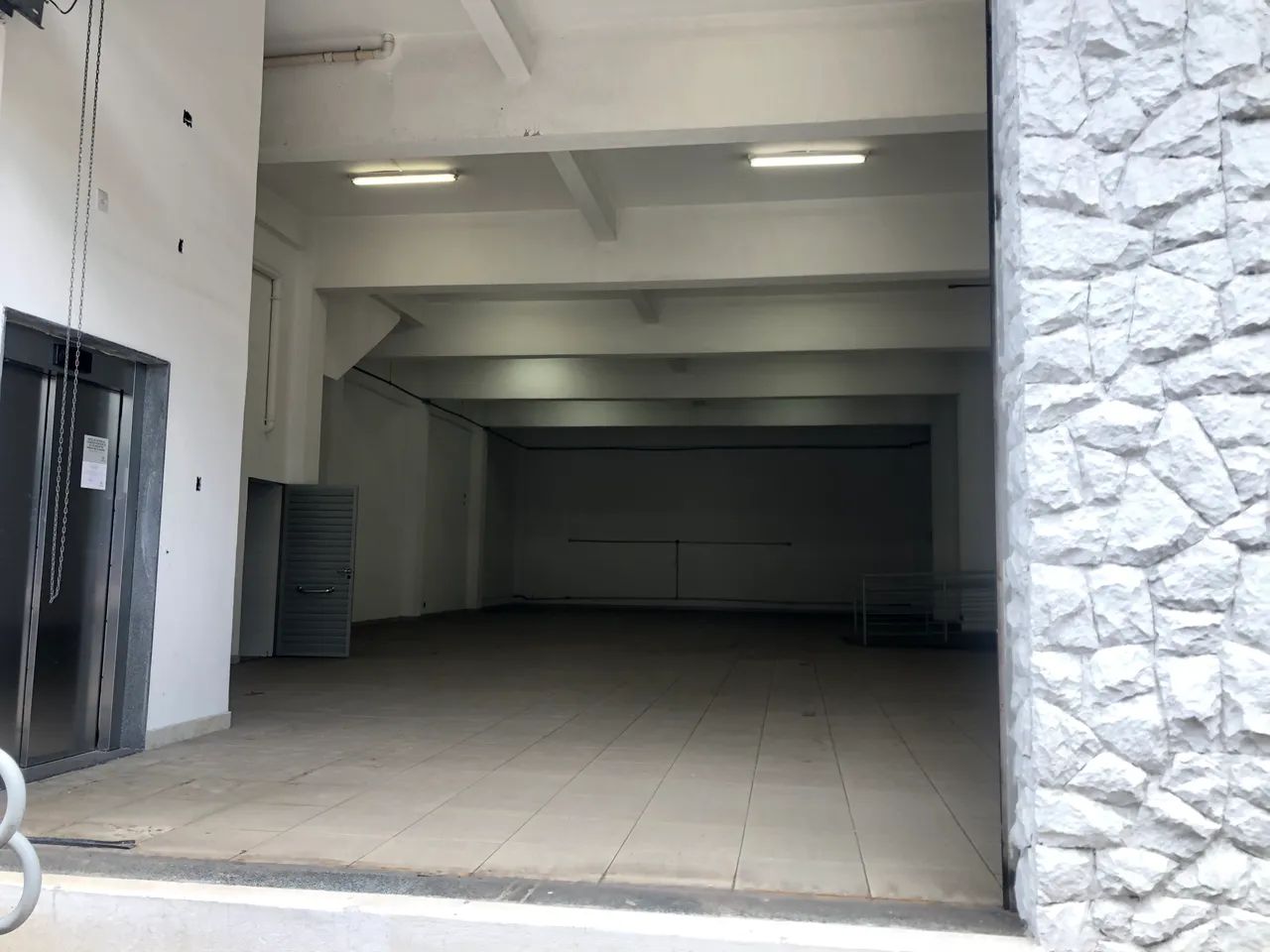 Loja de esquina com 400 m² no Barreiro, na Av. Nélio Cerqueira - Foto 3