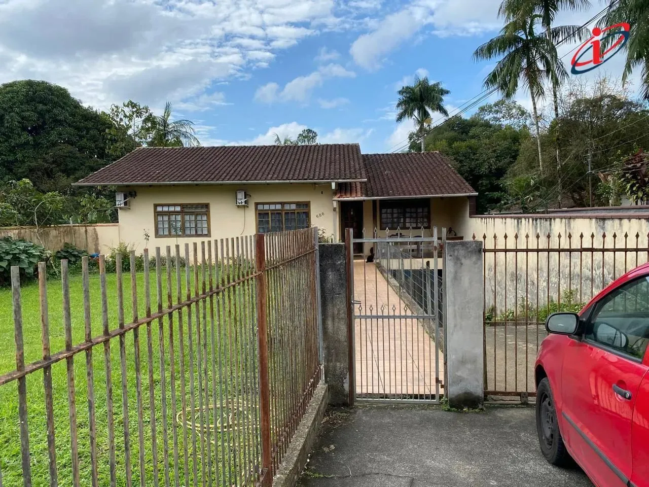Casa para Venda em Blumenau, Velha, 3 dormitórios, 1 suíte, 1 banheiro, 3 vagas