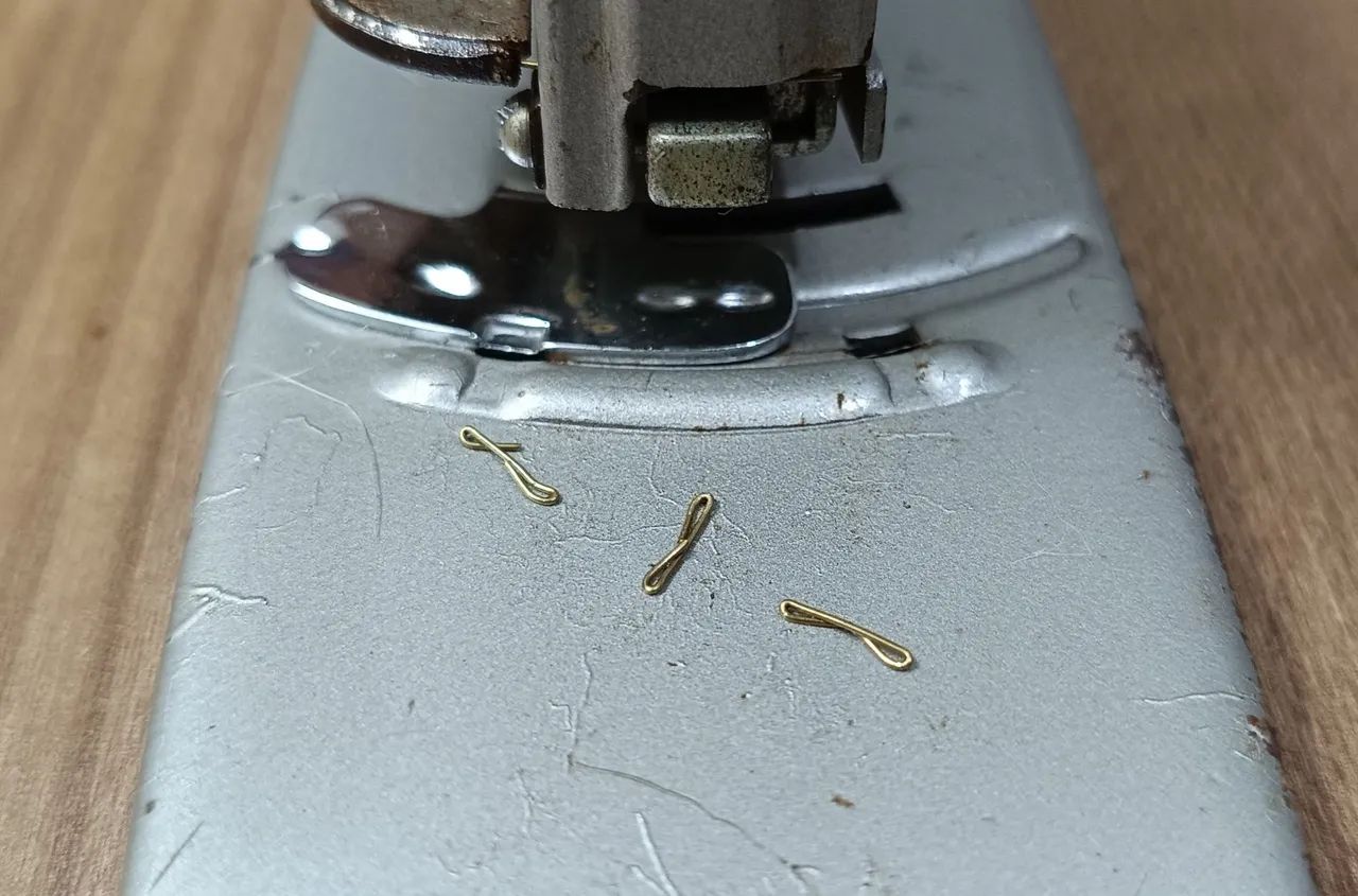 Grampeador antigo Bates64842080403586124