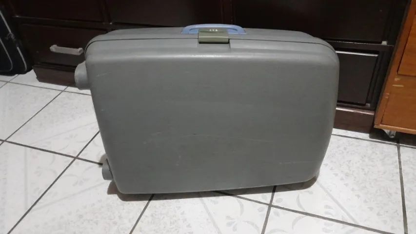 Mala Média Para Viagens - Com Segredo E Rodinhas (42 cm Comp. X 23 cm Prof. X 62 cm Alt.) - Foto 3