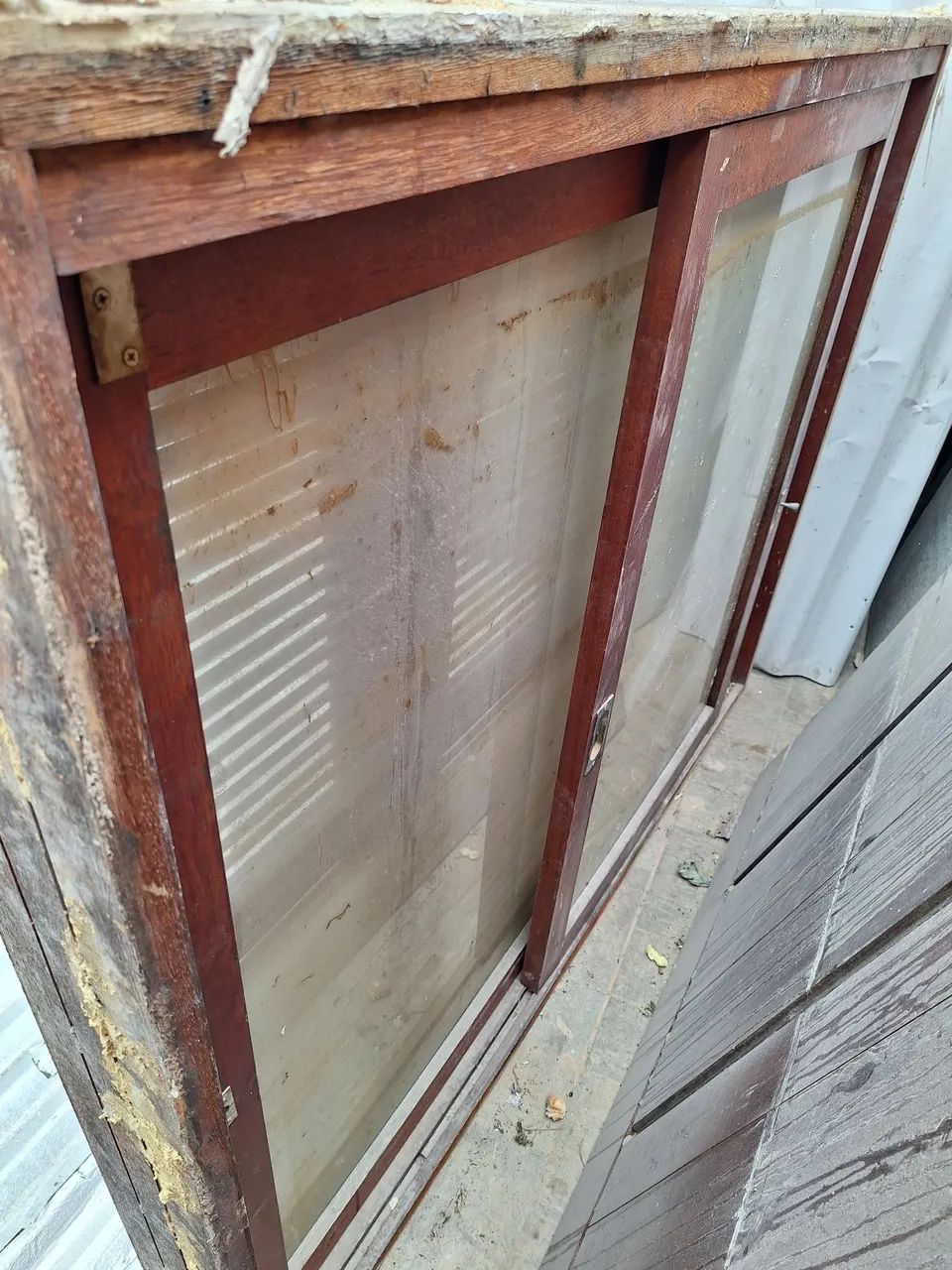 Porta de madeira com veneziana -  ótimo estado - Foto 2