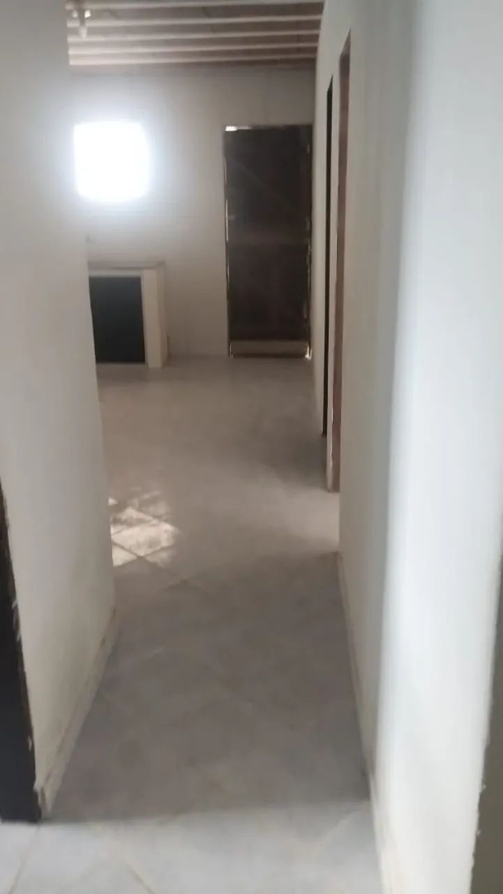 Alugo casa térrea grande c/ garagem no Curado 1