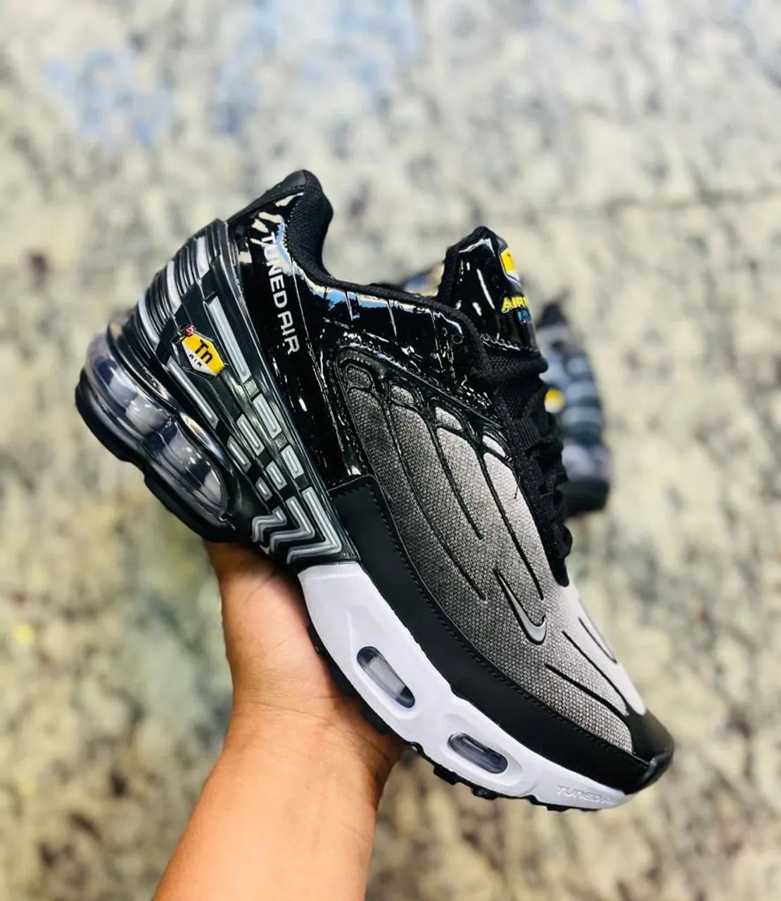 Tênis Nike Preto e Branco - Conforto e Estilo! - Foto 2