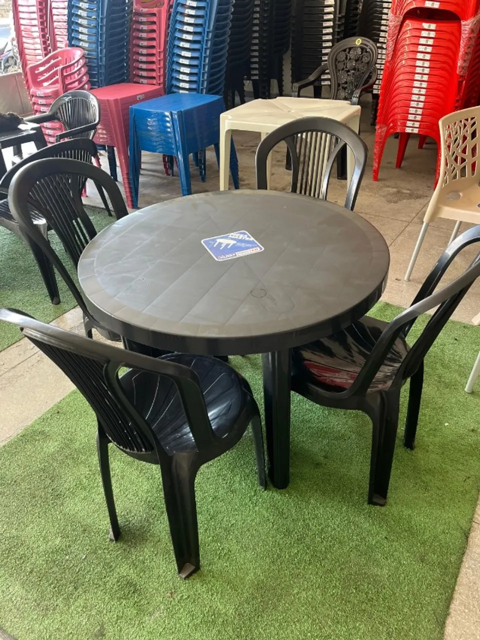 MESA E CADEIRA DE PLASTICOS
