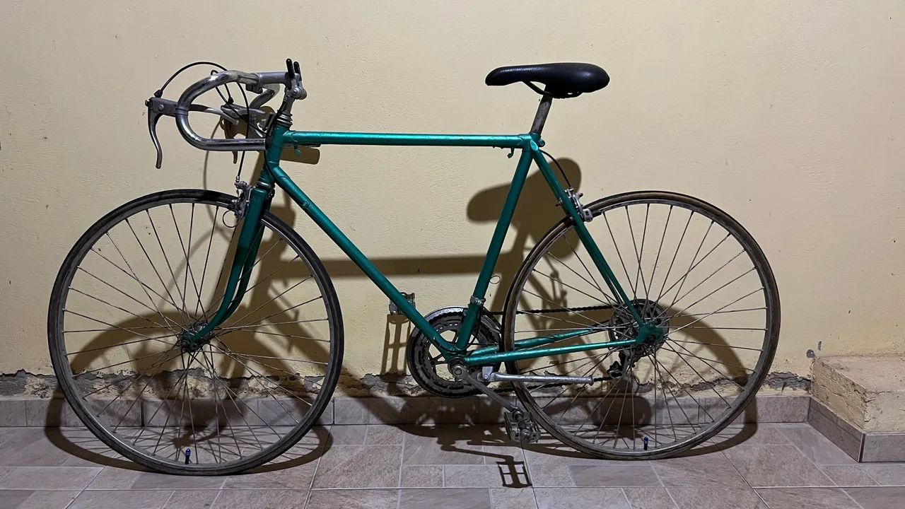 Bicicleta de estrada verde vintage