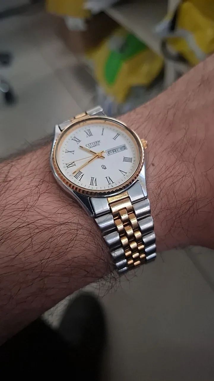 Relógio Citizen DayDate Quartz Dourado e Prata(RARO) - Foto 2