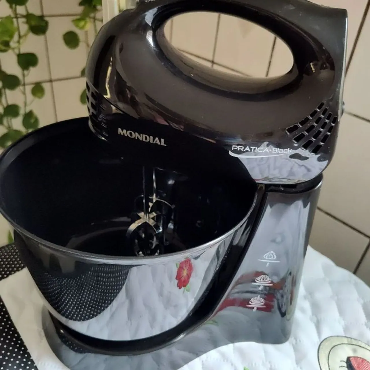 Batedeira Prática Black Mondial