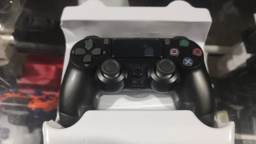 CONTROLE SEM FIO PS4 PRETO JÁ VAI COM CABO DE CARGA E SINTONIA - Foto 4