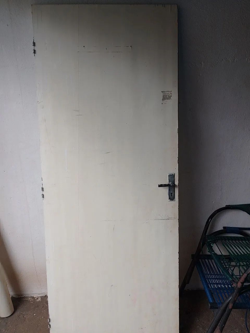 Porta branca de madeira