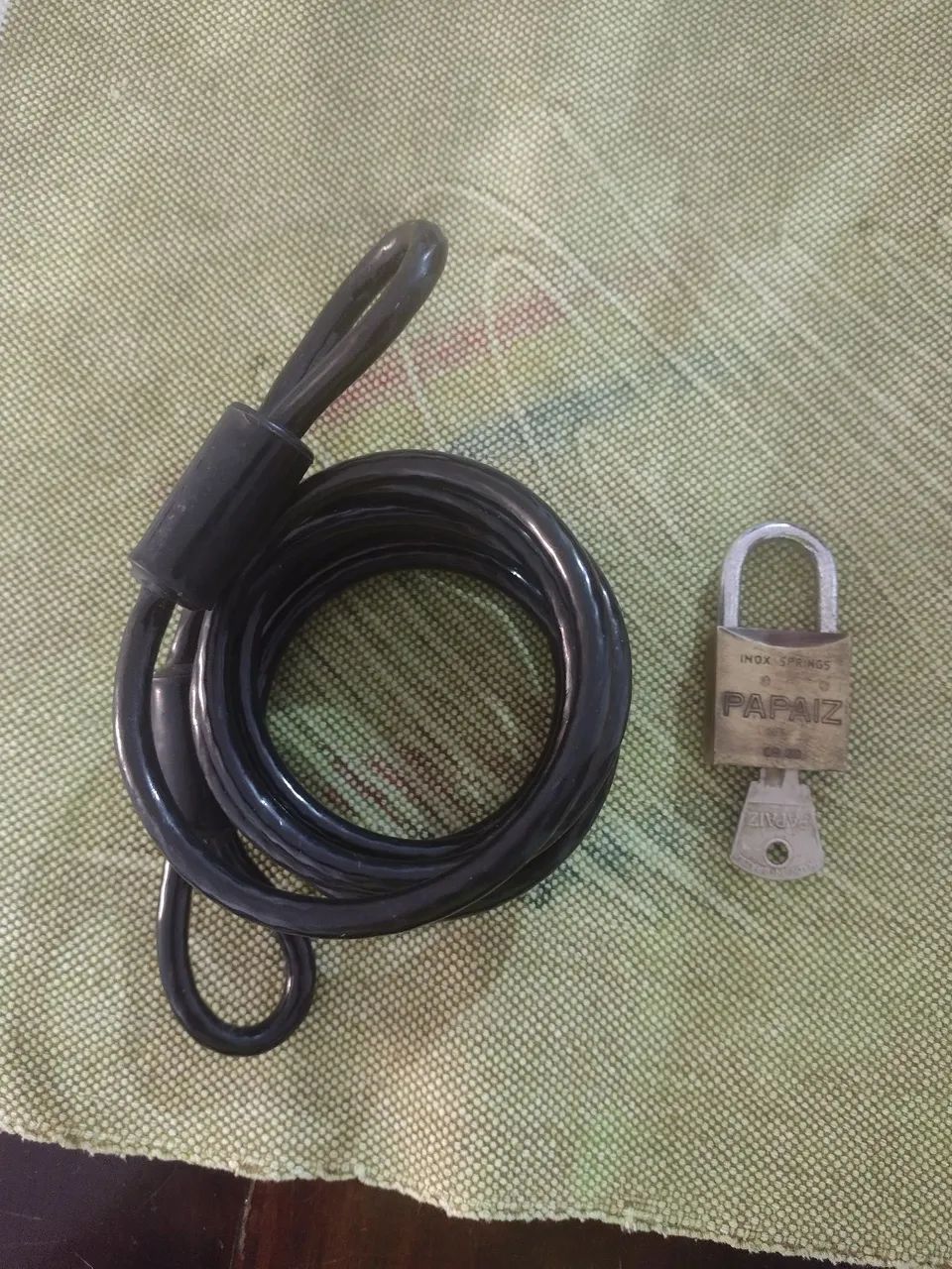 Cabo de aço revestido + cadeado papaiz