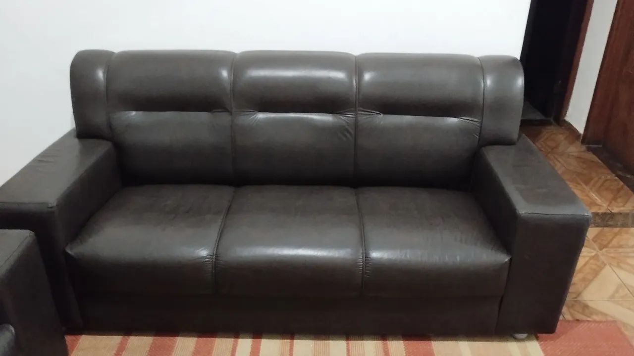 Sofá 3  e 2 lugares em couro