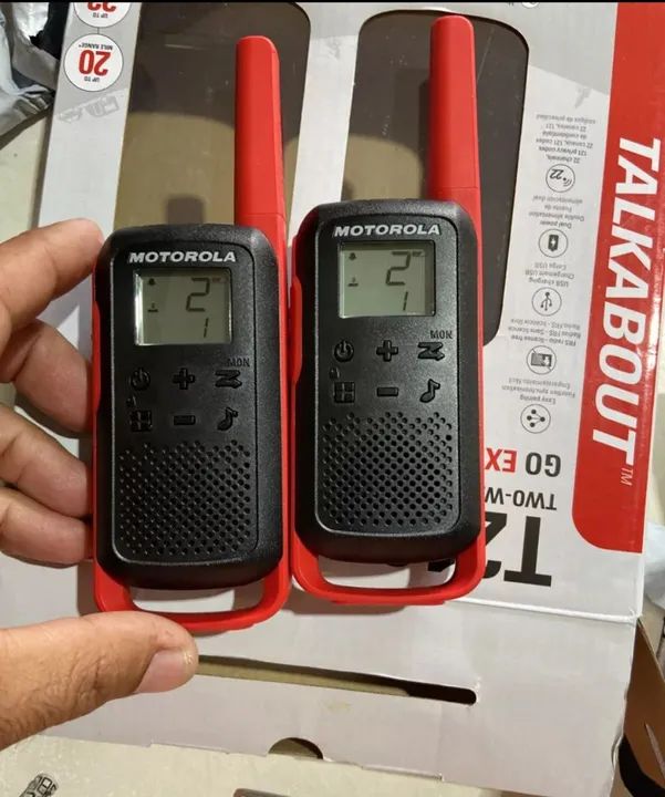 Talkabout Motorola T210BR Alcance Até 32km<br>UHF Cor Vermelho