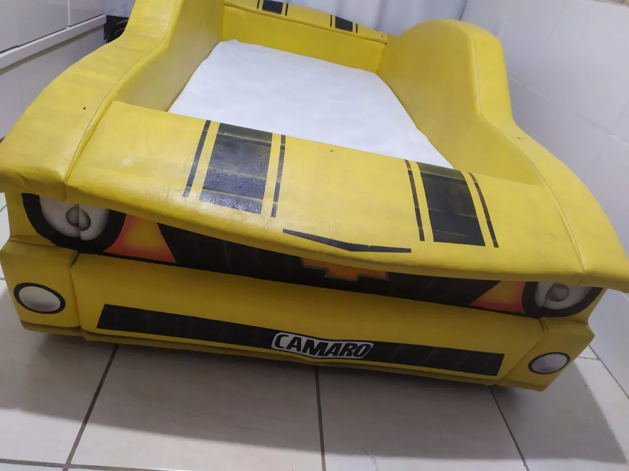 Linda cama Infantil modelo Camaro Amarelo