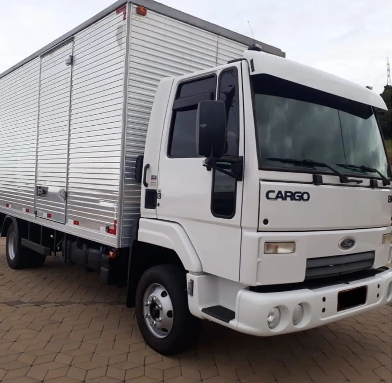 Ford Cargo 816  Baú   - Foto 2