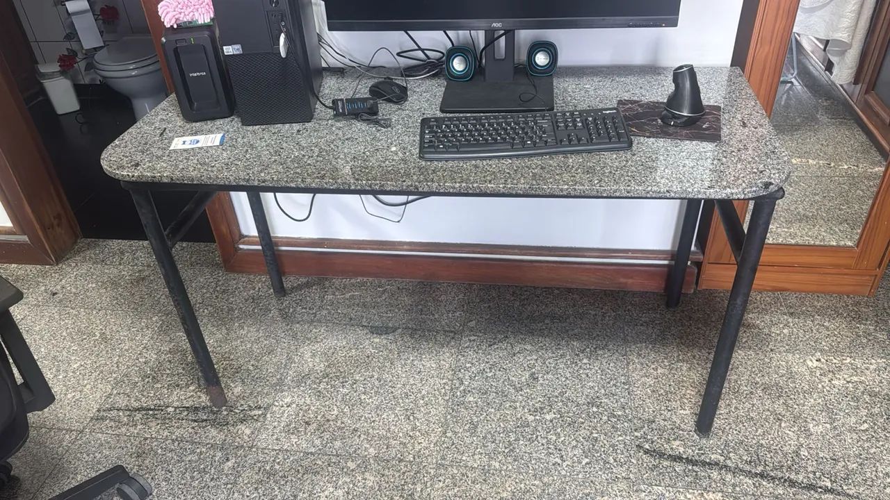 Mesa em granito...semi nova 