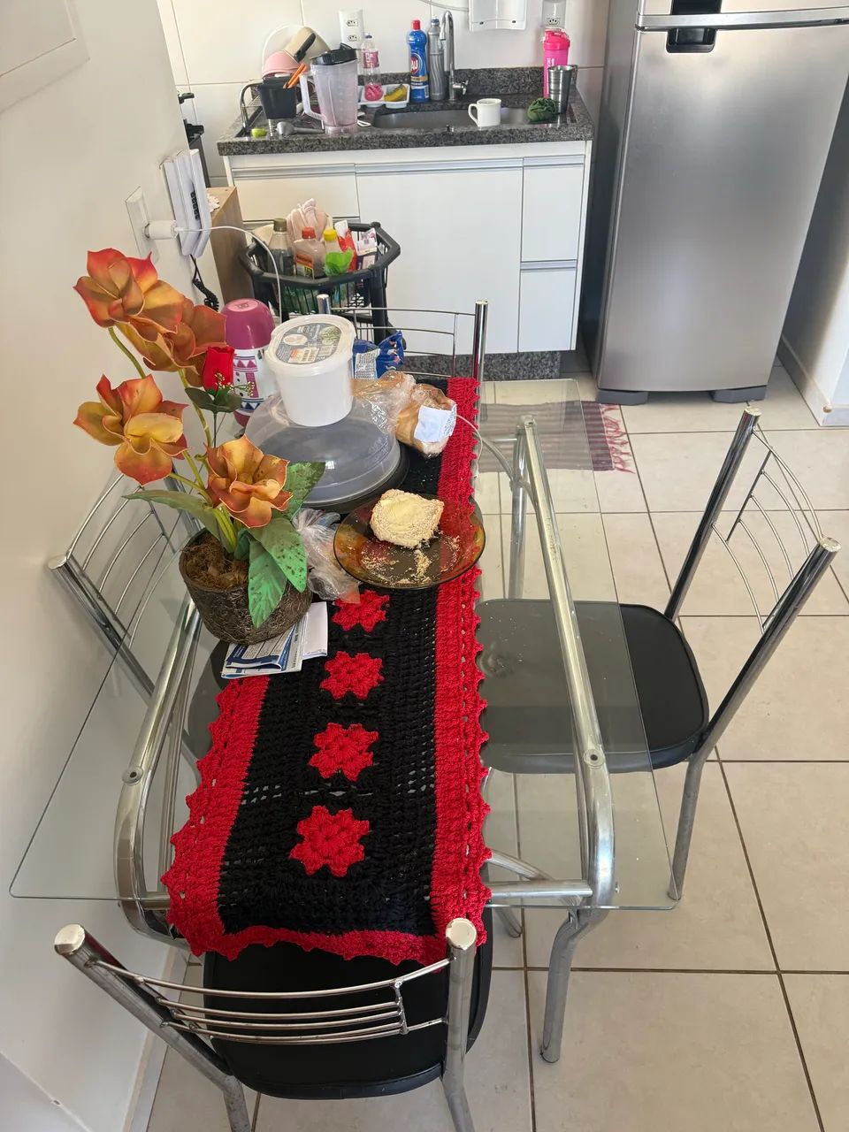 Mesa de vidro com 4 cadeiras - Foto 2
