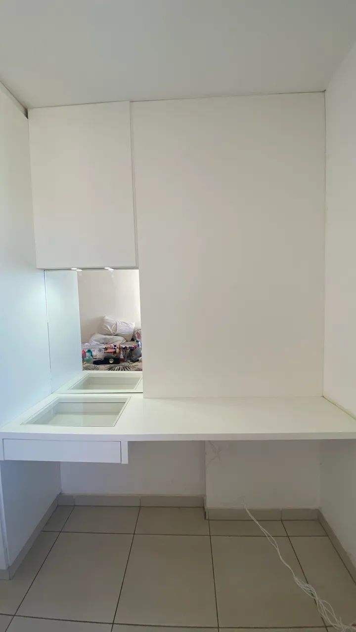 Móvel 2 em 1: Penteadeira Camarim Suspensa + Painel para TV - Ótimo Estado! - Foto 2