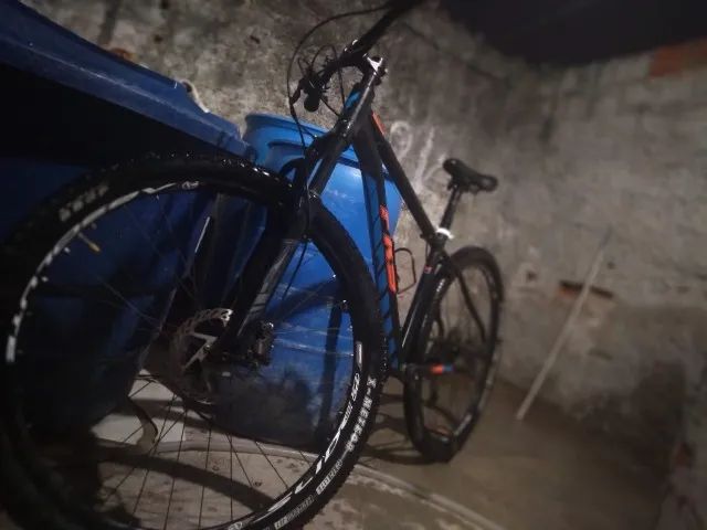 Bicicleta aro 29 preta - Foto 3