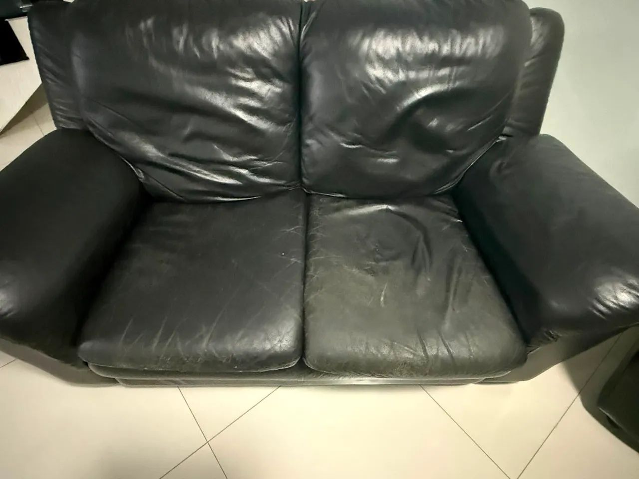 LlSofá em couro  - Foto 4
