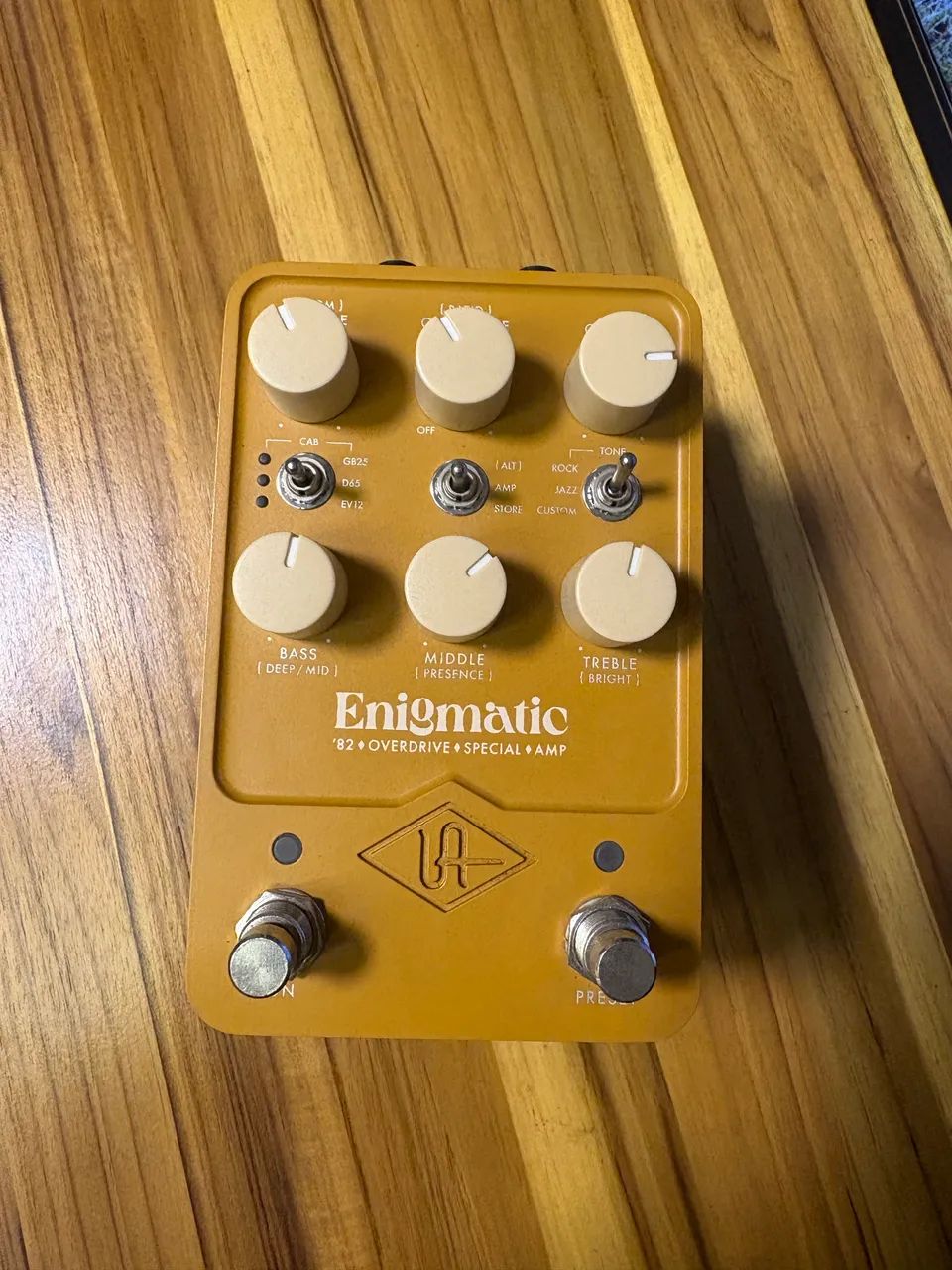 Pedal UAD Enigmatic Dumble com caixa - Instrumentos musicais