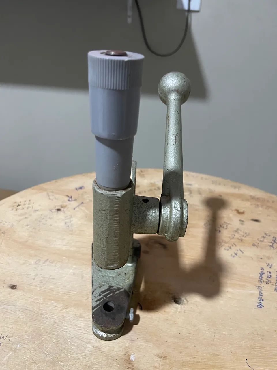 VENDO MÁQUINA PARA COLOCAR BOTÕES  - Foto 2