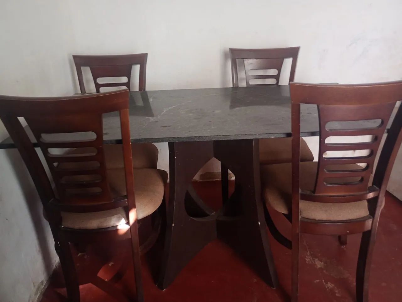 Mesa de Granito/Mármore 4 Cadeiras em Madeira - Ótimo Estado