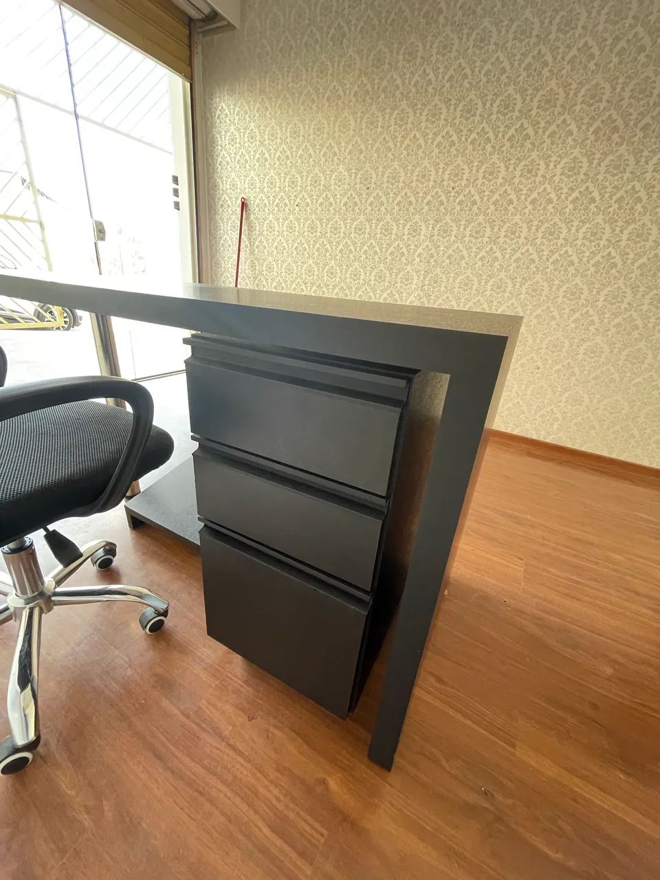 Mesa de escritório 120x60 + cadeira  - Foto 3