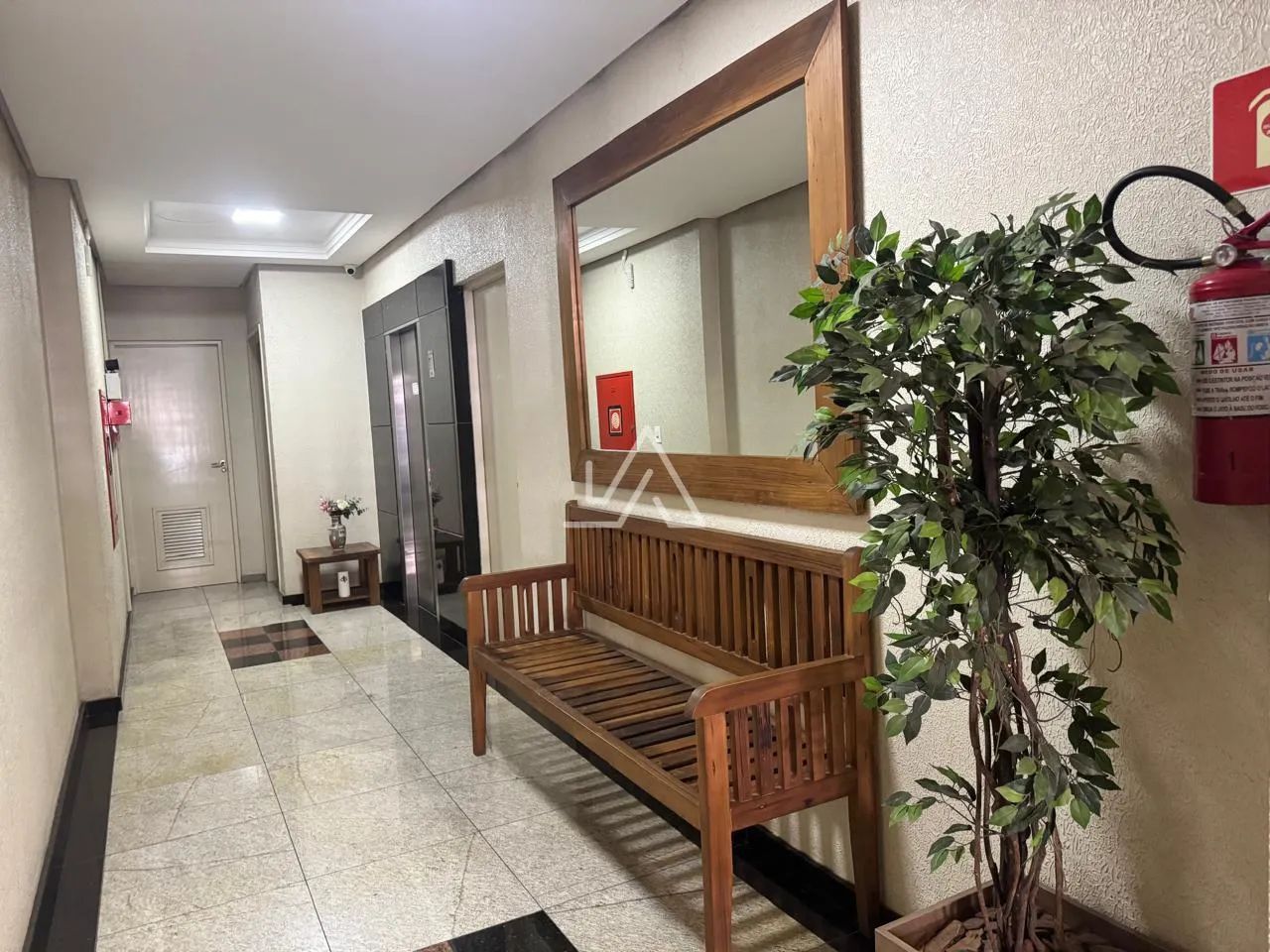 APARTAMENTO DE DOIS DORMITÓRIOS COM SUÍTE MOBILIADO NO CENTRO - Foto 3