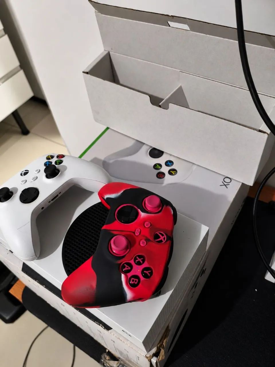 Xbox Series S com caixa - 2 manetes - Foto 2