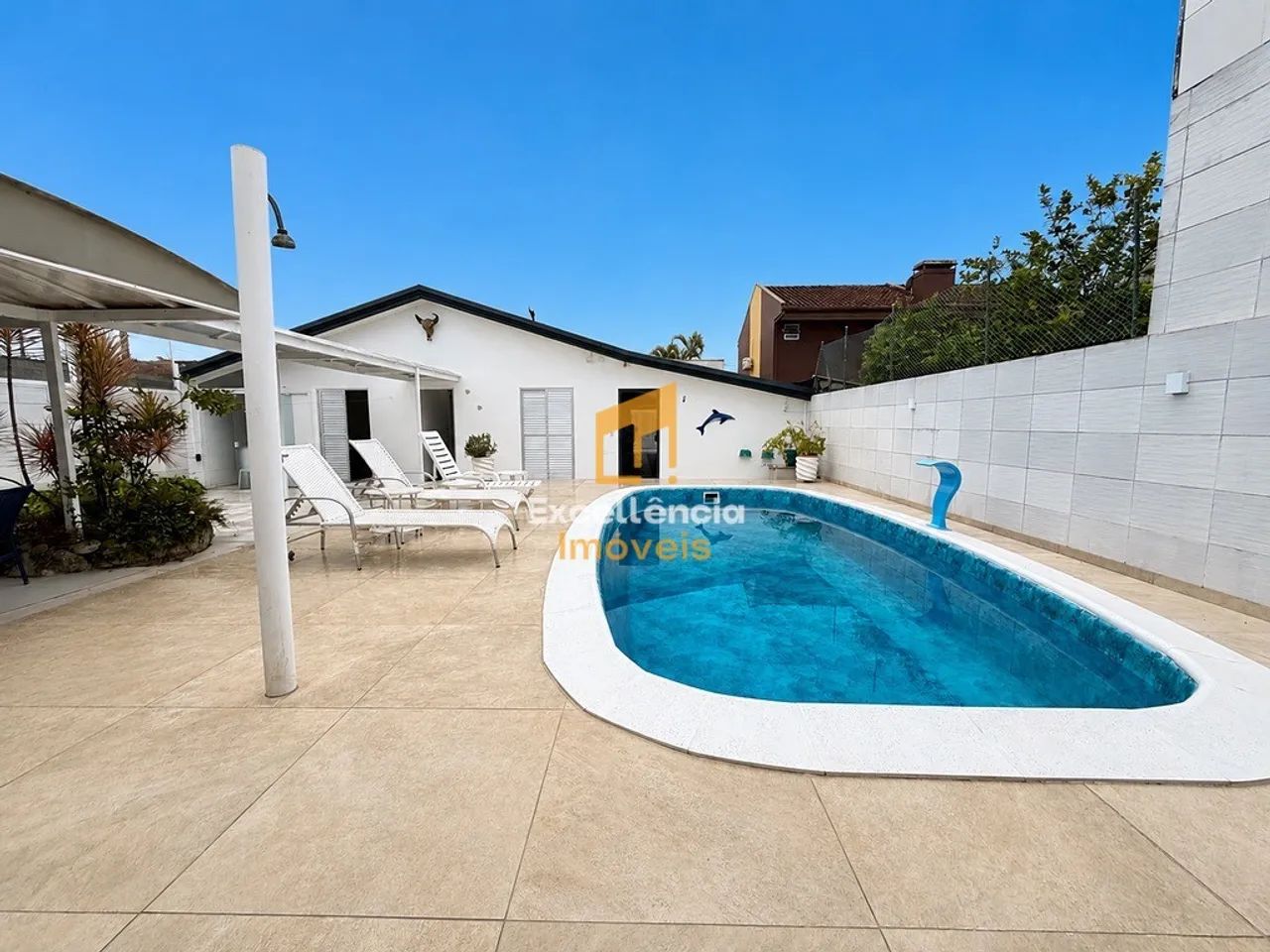 Casa com Piscina, 4 dormitorios Guarapari