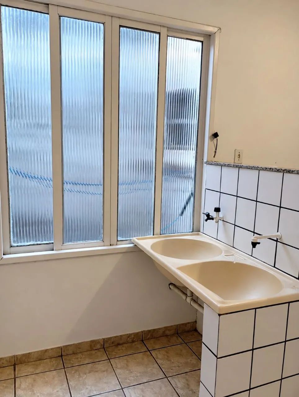 ALUGA-SE APTO DE 01 QUARTO AMPLO COM SUÍTE  - Foto 2