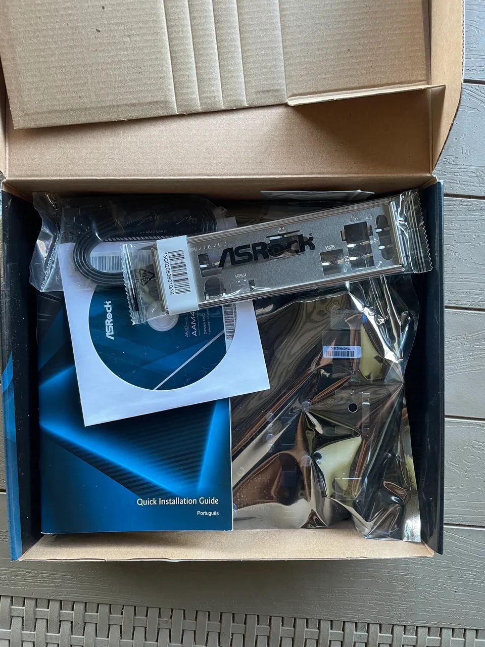 PLACA-MÃE ASROCK A520M-HVS - NOVA, SEM USO - Foto 2
