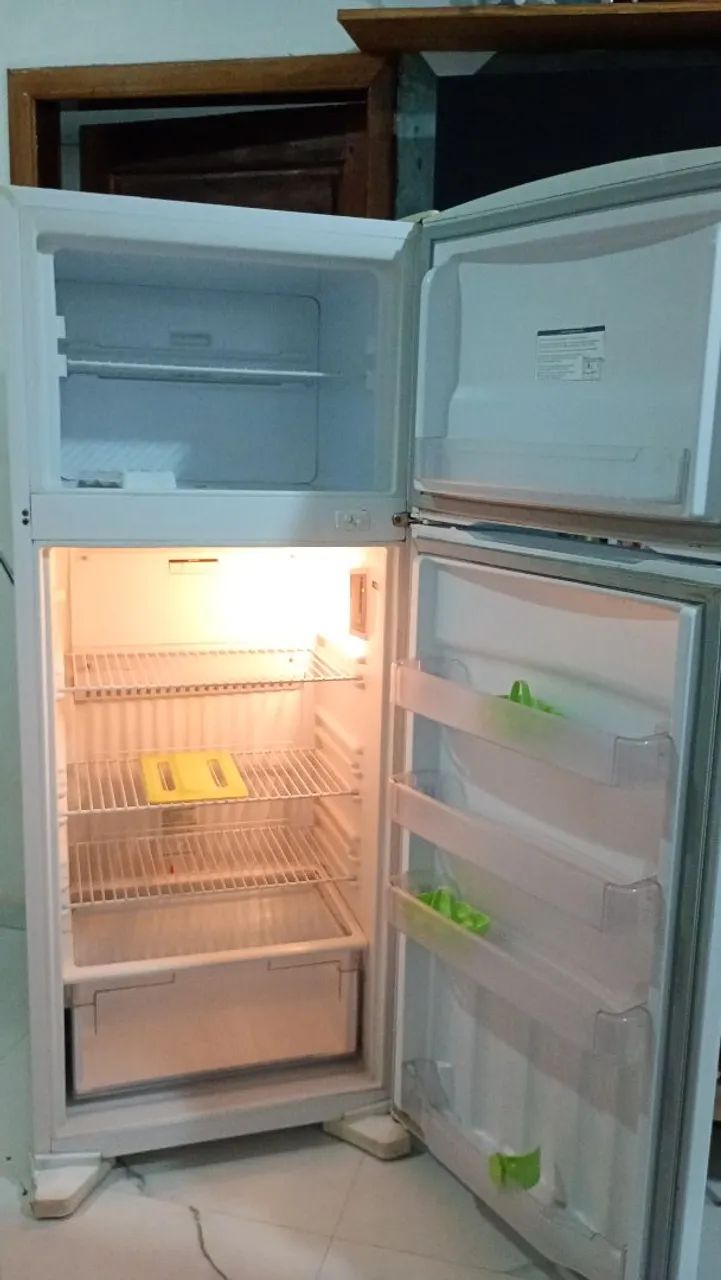 Gelaco cônsul 450 litros semi nova  - Foto 3