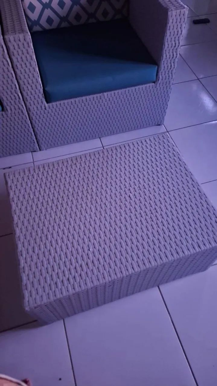 Sofá três lugares 2 poltronas e uma mesa de centro65746287654914122