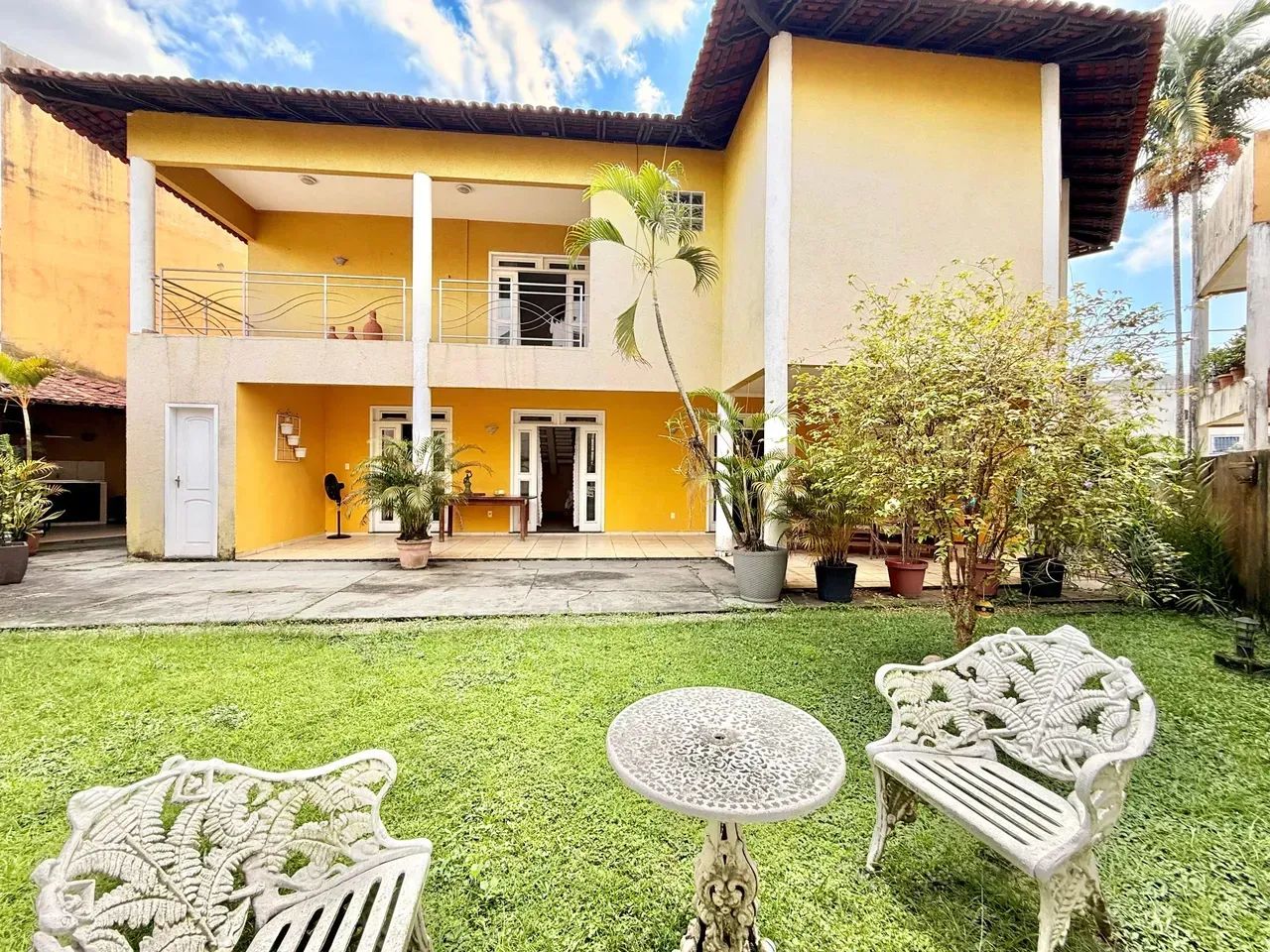Casa com 5/4 à venda no Cidade Jardim I