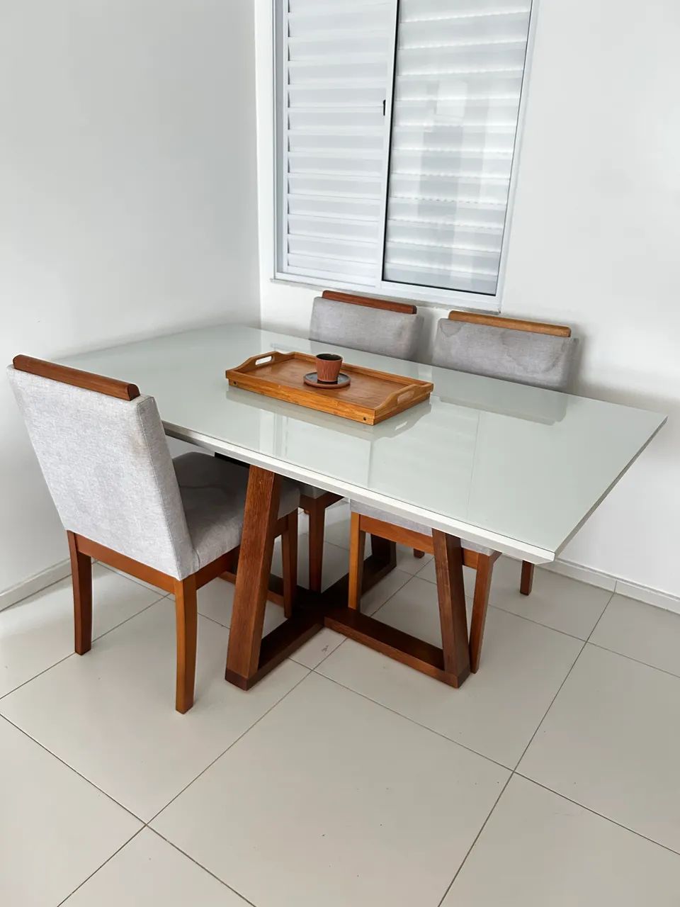 Mesa com 4 cadeiras470069697148375042