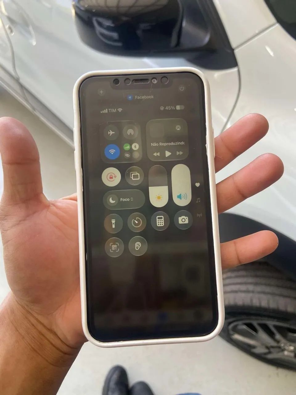 iPhone 11 funcionando tudo, sem detalhes 