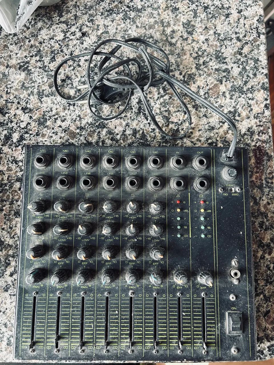 mesa de som