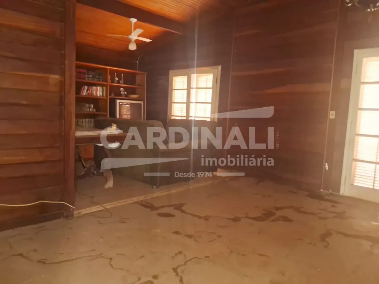 Salão no centro da cidade, com uma casa grande no piso superior. - Foto 4