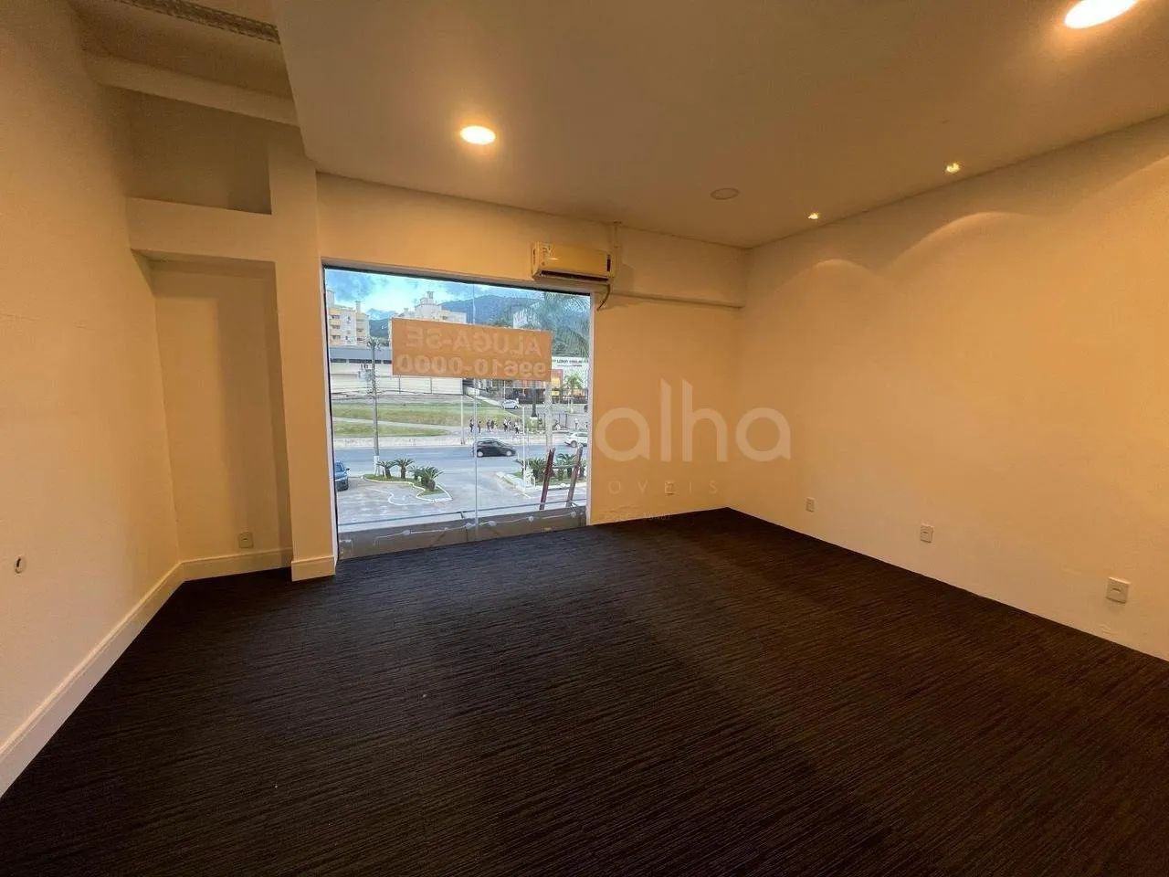 Loja de 150m² no Saco Grande