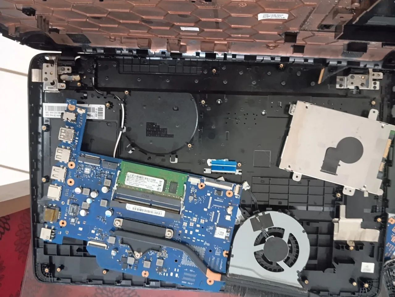 Notebook Samsung essentials E34, modelo NP300E5L ( queimado, retirada de peças e carcaça)  - Foto 2