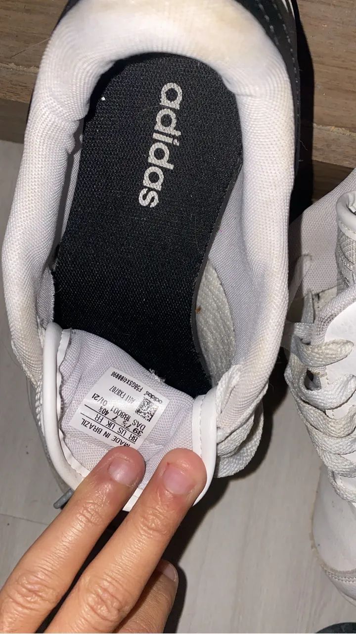 Tênis adidas 