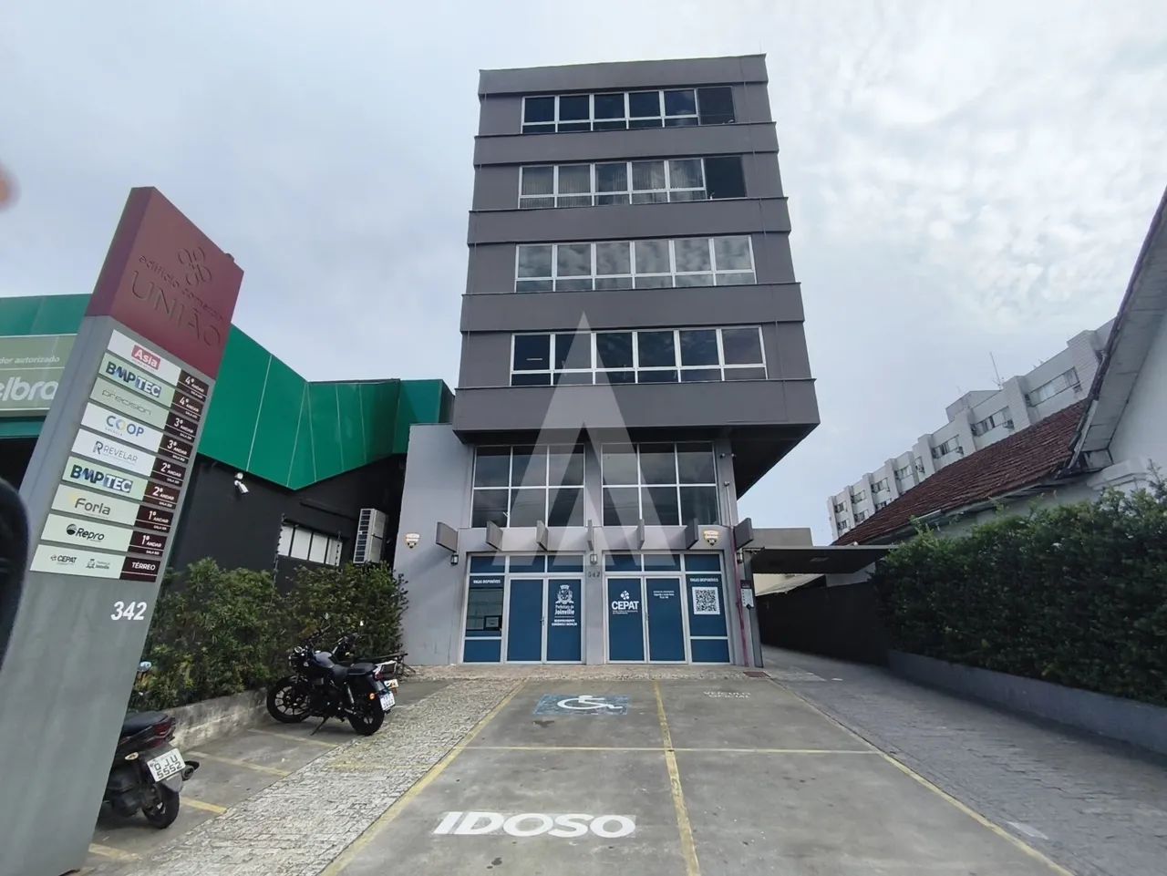 SALA COMERCIAL COM ESPAÇO AMPLO NO CENTRO DE JOINVILLE - Foto 2
