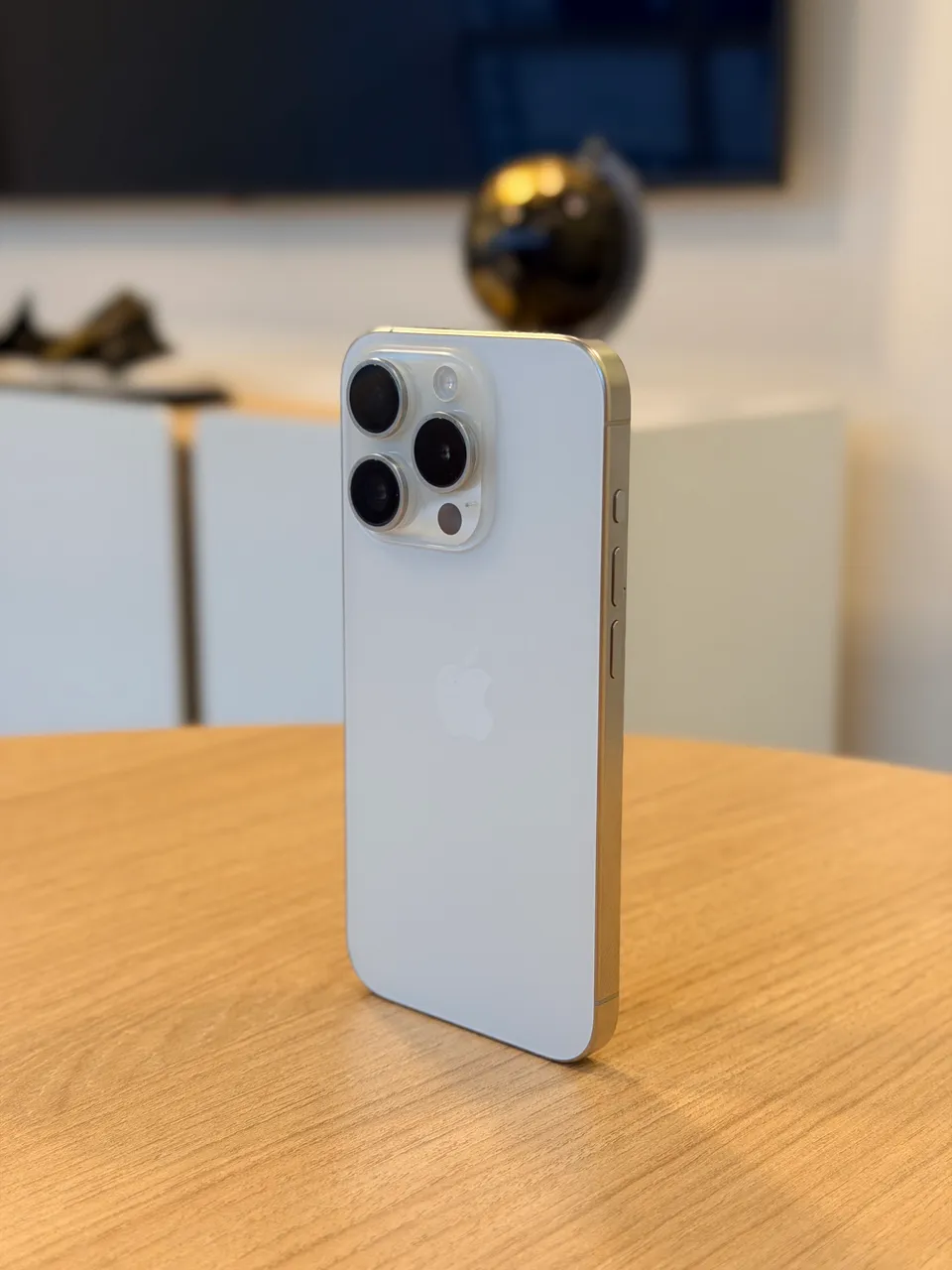 iPhone 15 pro 128gb Branco / Perfeito estado - Celulares e